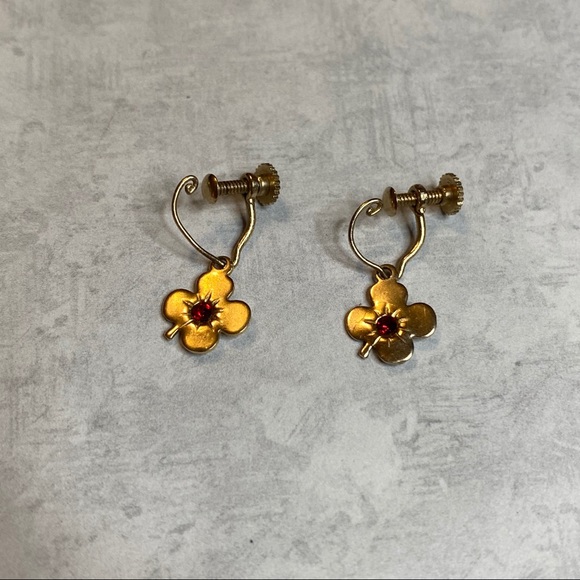 Vintage Japan Gold Flower w/Red Crystal Screw Back - Picture 5 of 7